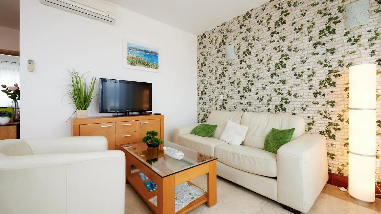 Apartment Clementin Slatine 0*,
