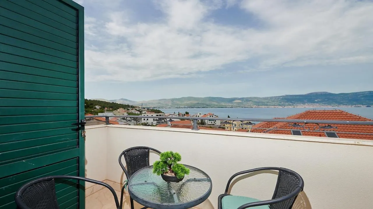 Apartment Clementin Slatine Croatia